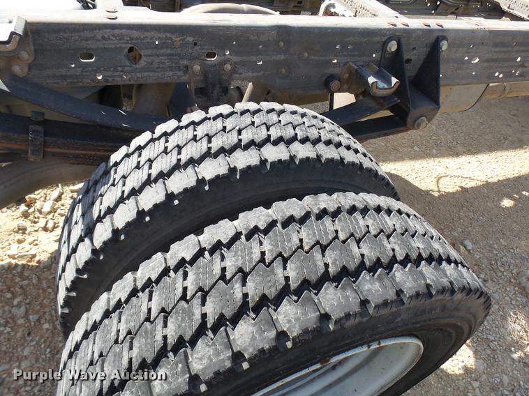 image for item DB2451 2005 Ford F550 Crew Cab truck cab and chassis