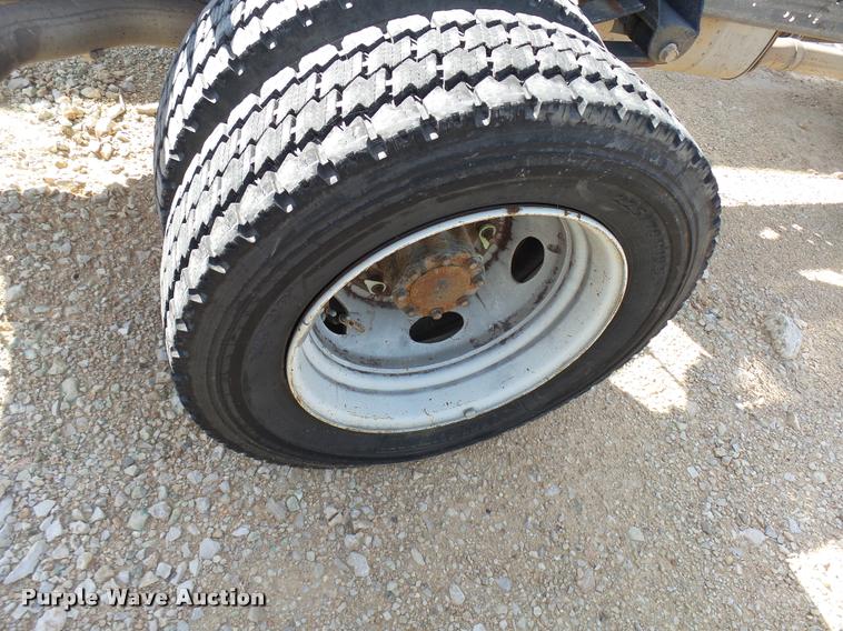 image for item DB2451 2005 Ford F550 Crew Cab truck cab and chassis