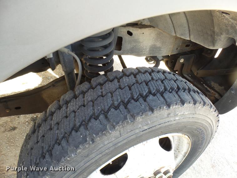 image for item DB2451 2005 Ford F550 Crew Cab truck cab and chassis