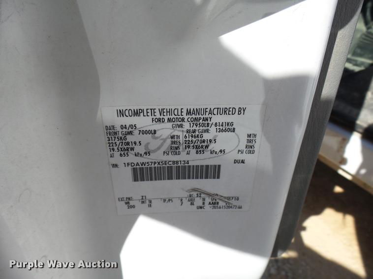 image for item DB2451 2005 Ford F550 Crew Cab truck cab and chassis