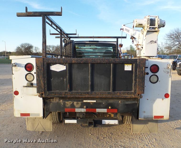 image for item DB2452 2000 Ford F550 Super Duty utility truck