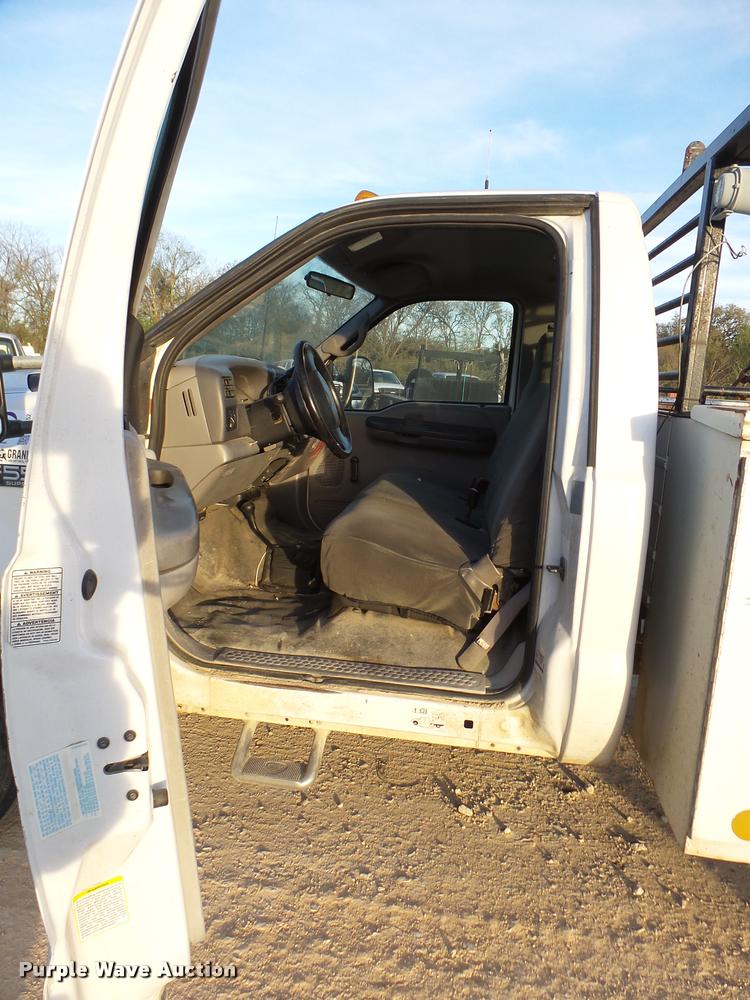 image for item DB2452 2000 Ford F550 Super Duty utility truck