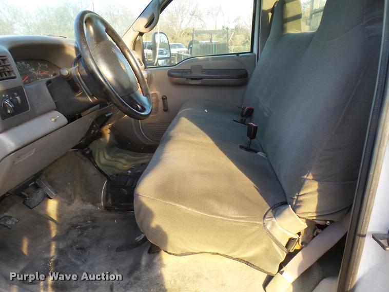 image for item DB2452 2000 Ford F550 Super Duty utility truck