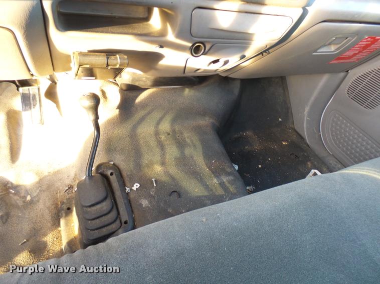 image for item DB2452 2000 Ford F550 Super Duty utility truck