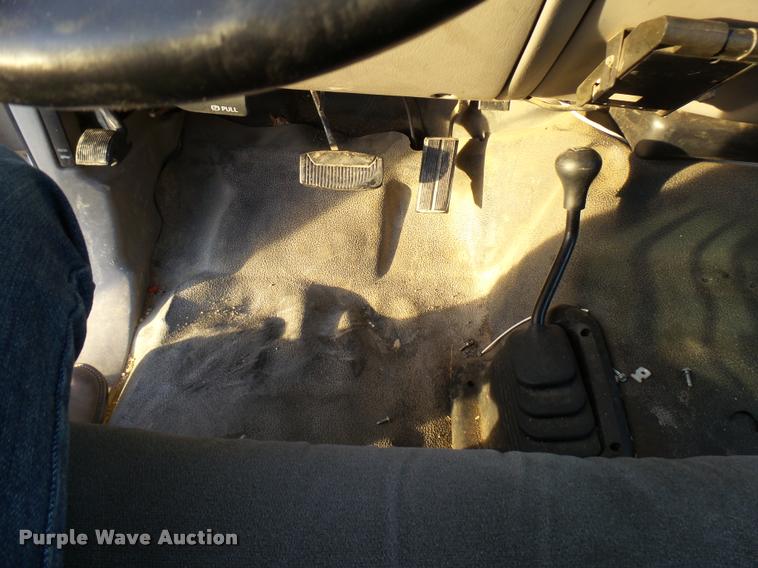 image for item DB2452 2000 Ford F550 Super Duty utility truck