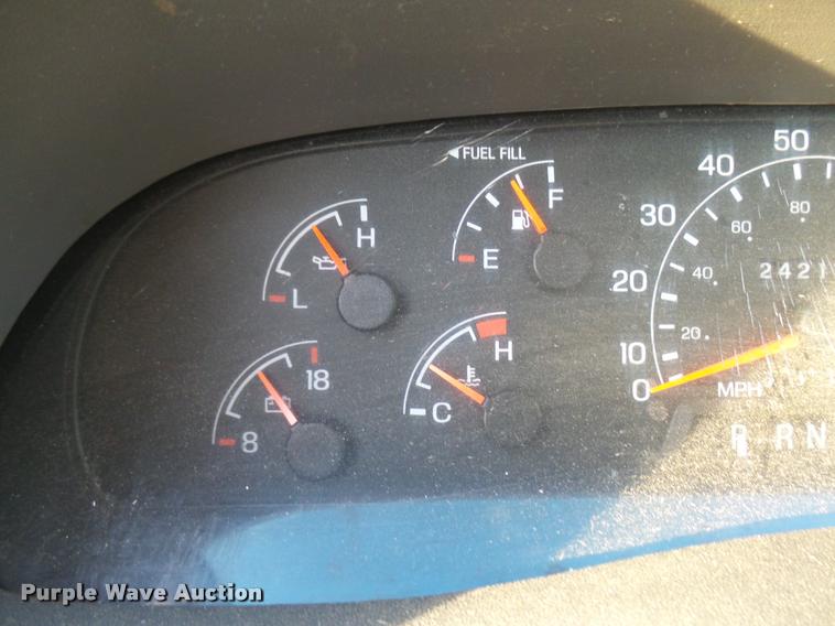 image for item DB2452 2000 Ford F550 Super Duty utility truck