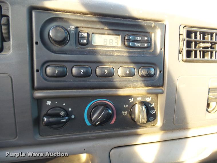 image for item DB2452 2000 Ford F550 Super Duty utility truck