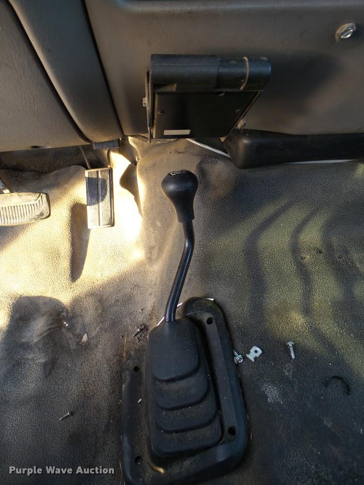 image for item DB2452 2000 Ford F550 Super Duty utility truck