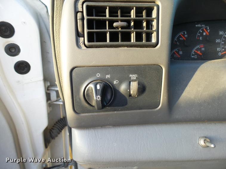 image for item DB2452 2000 Ford F550 Super Duty utility truck