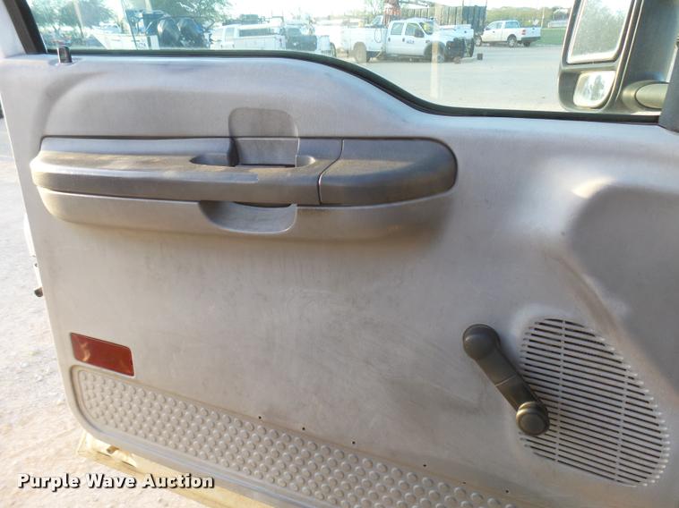 image for item DB2452 2000 Ford F550 Super Duty utility truck