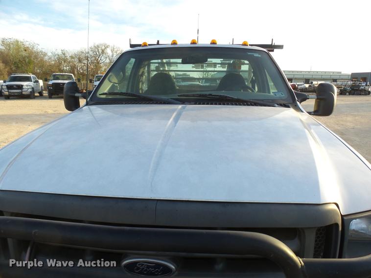 image for item DB2452 2000 Ford F550 Super Duty utility truck