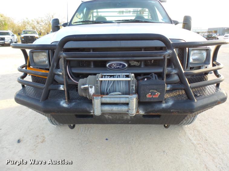 image for item DB2452 2000 Ford F550 Super Duty utility truck