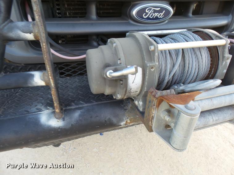 image for item DB2452 2000 Ford F550 Super Duty utility truck