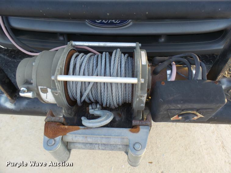 image for item DB2452 2000 Ford F550 Super Duty utility truck