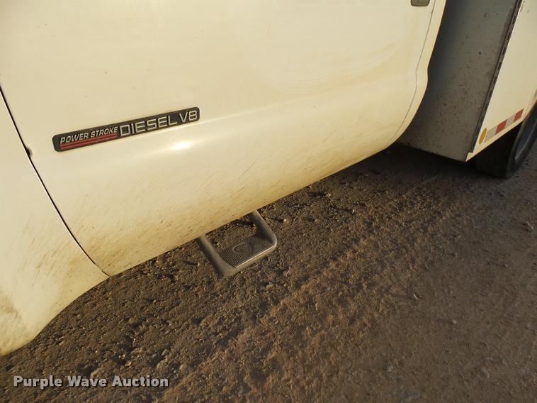 image for item DB2452 2000 Ford F550 Super Duty utility truck