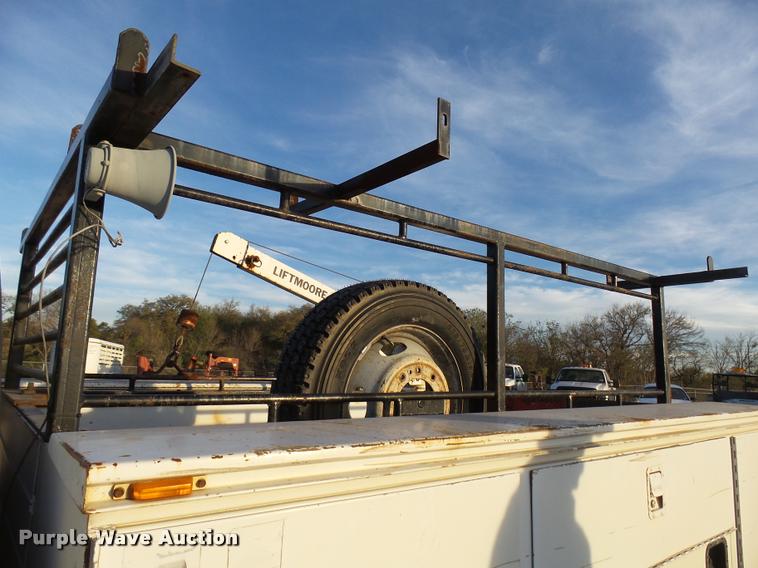 image for item DB2452 2000 Ford F550 Super Duty utility truck