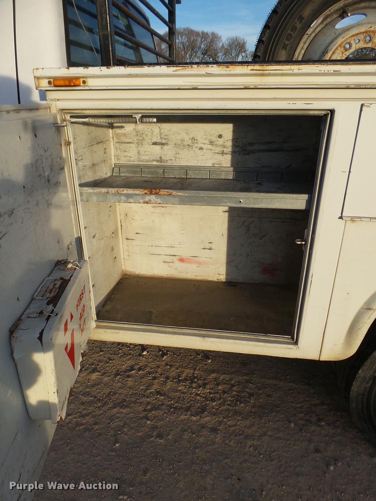 image for item DB2452 2000 Ford F550 Super Duty utility truck