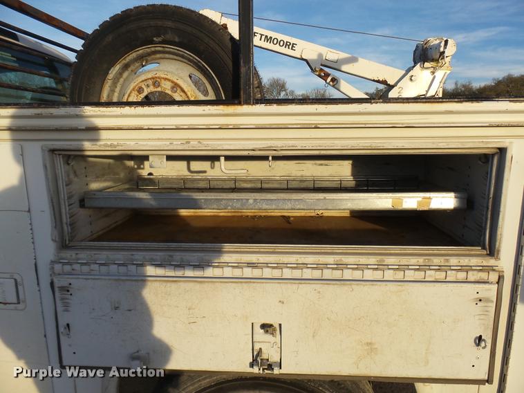 image for item DB2452 2000 Ford F550 Super Duty utility truck