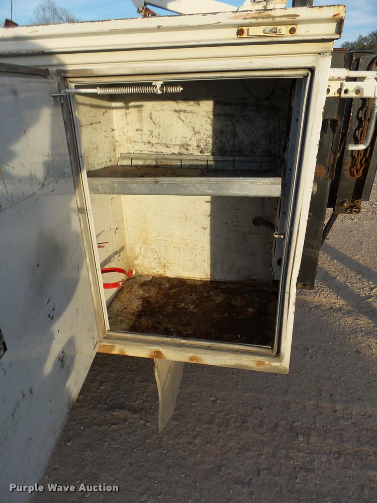 image for item DB2452 2000 Ford F550 Super Duty utility truck