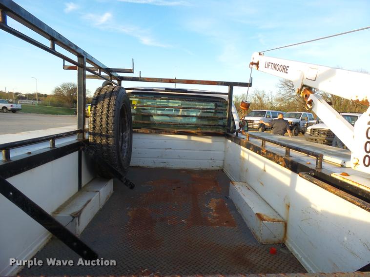 image for item DB2452 2000 Ford F550 Super Duty utility truck