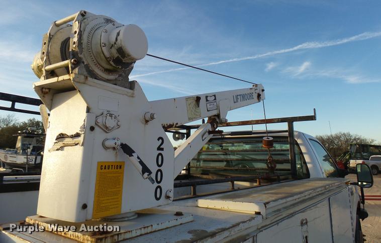 image for item DB2452 2000 Ford F550 Super Duty utility truck