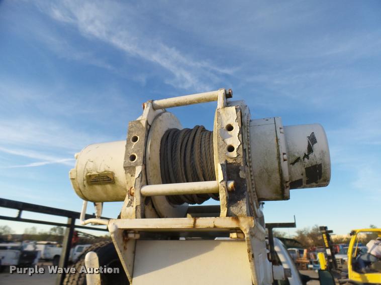 image for item DB2452 2000 Ford F550 Super Duty utility truck