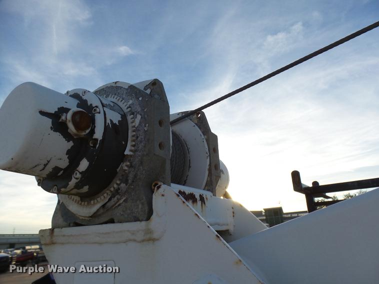 image for item DB2452 2000 Ford F550 Super Duty utility truck