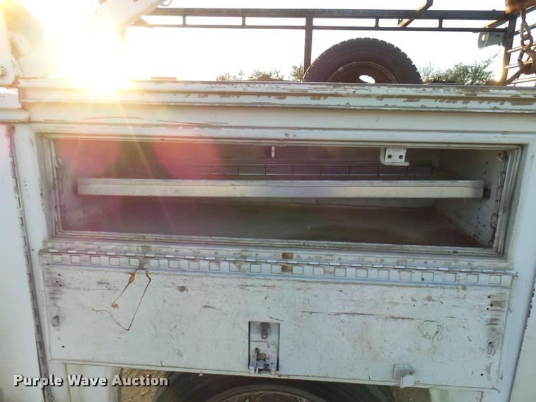 image for item DB2452 2000 Ford F550 Super Duty utility truck