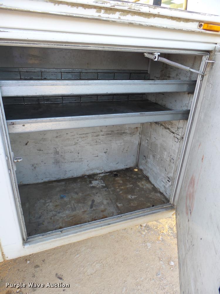 image for item DB2452 2000 Ford F550 Super Duty utility truck