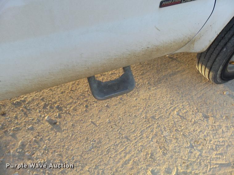 image for item DB2452 2000 Ford F550 Super Duty utility truck