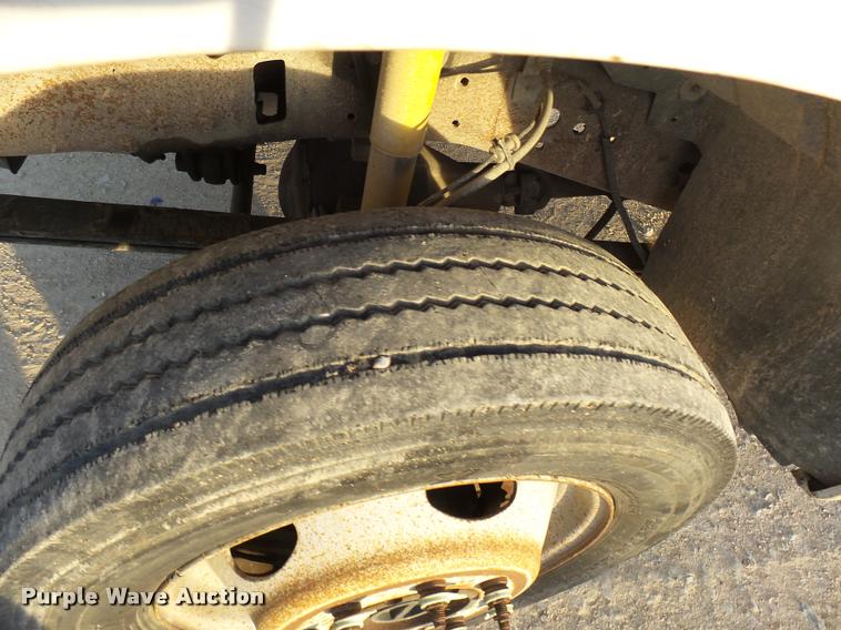 image for item DB2452 2000 Ford F550 Super Duty utility truck