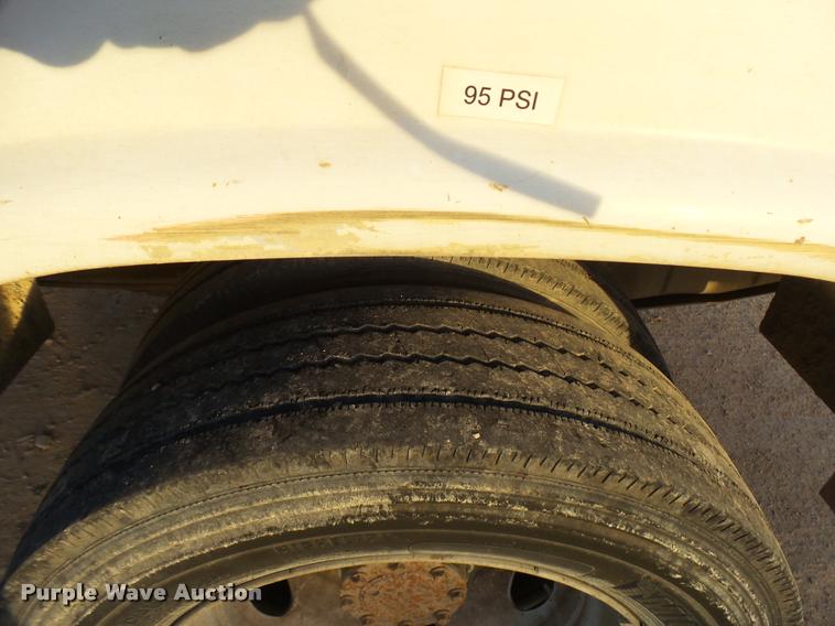 image for item DB2452 2000 Ford F550 Super Duty utility truck