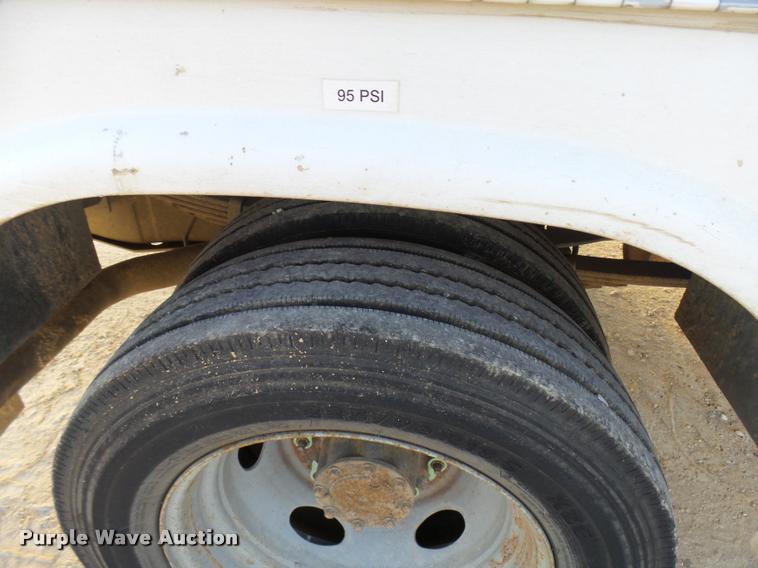 image for item DB2452 2000 Ford F550 Super Duty utility truck