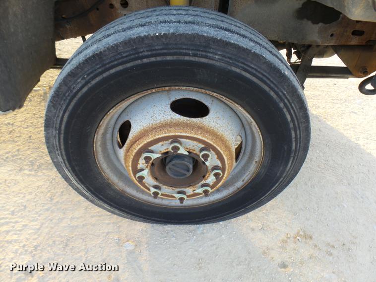 image for item DB2452 2000 Ford F550 Super Duty utility truck