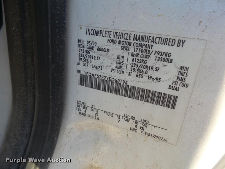 image for item DB2452 2000 Ford F550 Super Duty utility truck