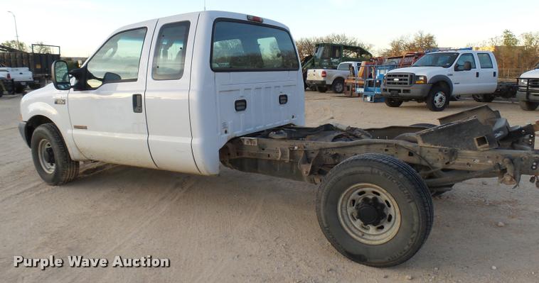image for item DB2453 2004 Ford F350 Super Duty SuperCab pickup truck cab and chassis