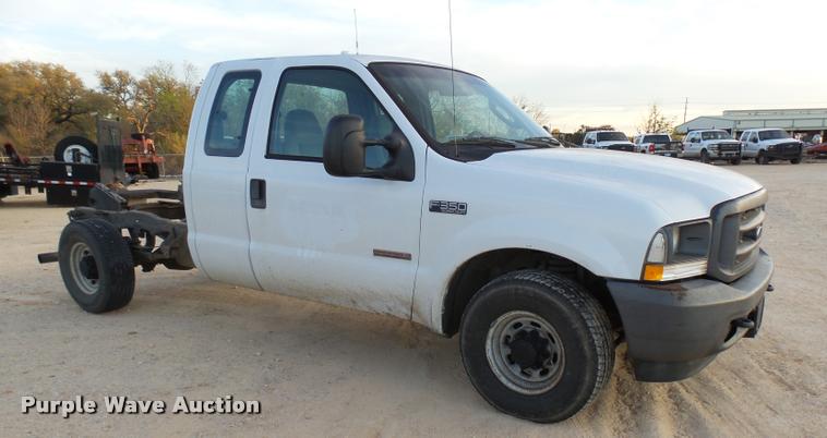 image for item DB2453 2004 Ford F350 Super Duty SuperCab pickup truck cab and chassis