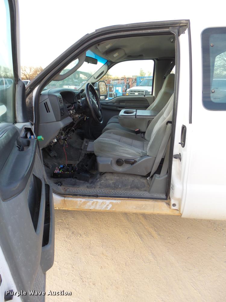 image for item DB2453 2004 Ford F350 Super Duty SuperCab pickup truck cab and chassis