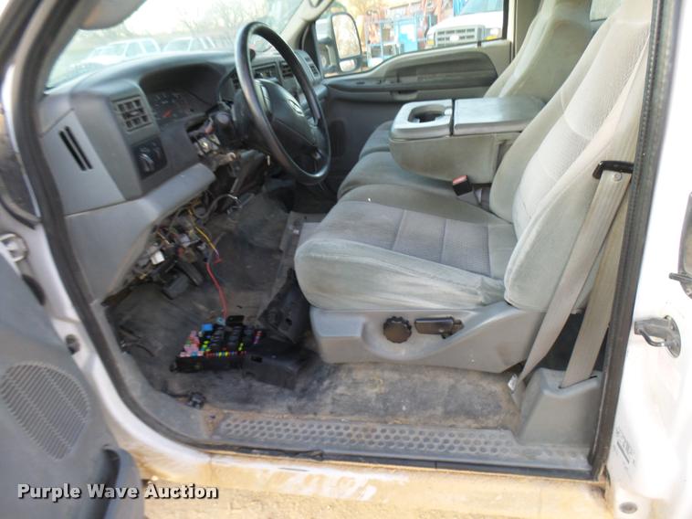 image for item DB2453 2004 Ford F350 Super Duty SuperCab pickup truck cab and chassis