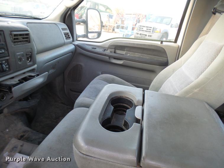 image for item DB2453 2004 Ford F350 Super Duty SuperCab pickup truck cab and chassis