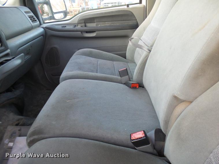 image for item DB2453 2004 Ford F350 Super Duty SuperCab pickup truck cab and chassis