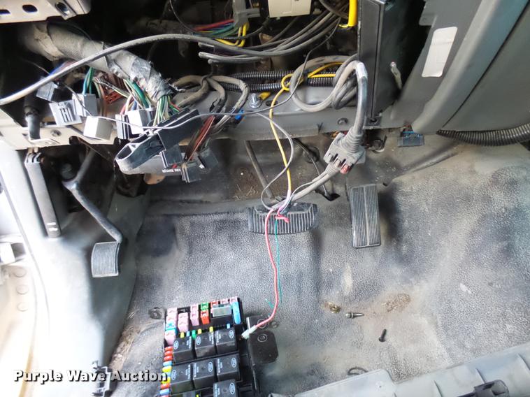 image for item DB2453 2004 Ford F350 Super Duty SuperCab pickup truck cab and chassis