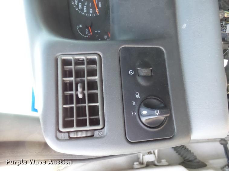 image for item DB2453 2004 Ford F350 Super Duty SuperCab pickup truck cab and chassis