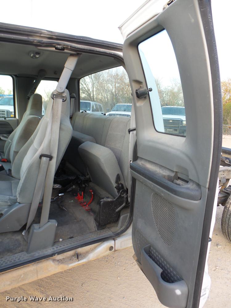 image for item DB2453 2004 Ford F350 Super Duty SuperCab pickup truck cab and chassis