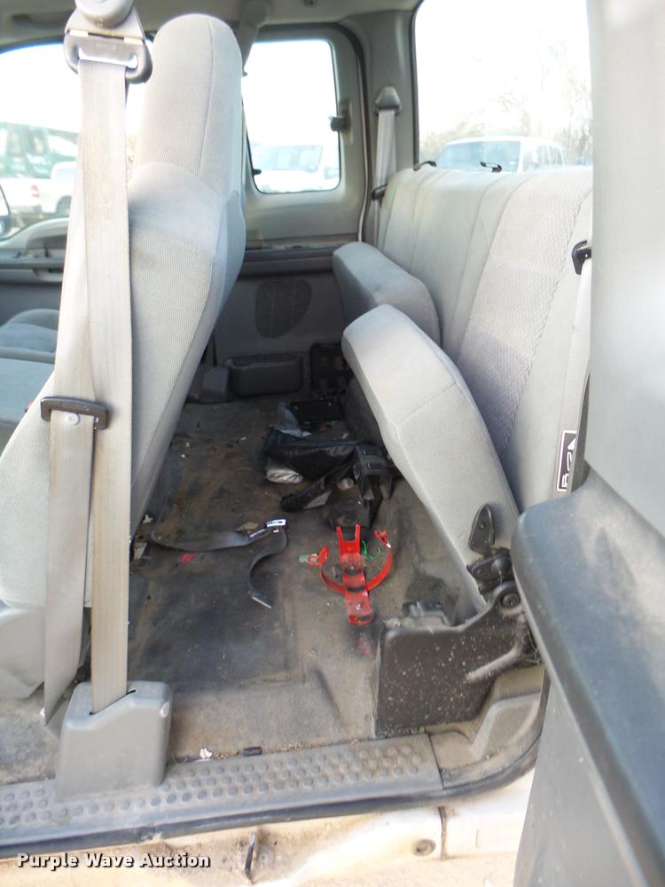 image for item DB2453 2004 Ford F350 Super Duty SuperCab pickup truck cab and chassis