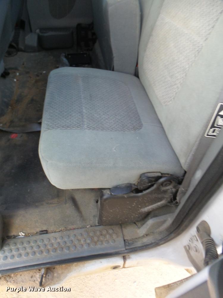 image for item DB2453 2004 Ford F350 Super Duty SuperCab pickup truck cab and chassis