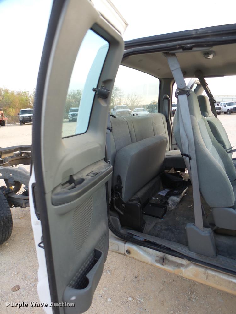 image for item DB2453 2004 Ford F350 Super Duty SuperCab pickup truck cab and chassis