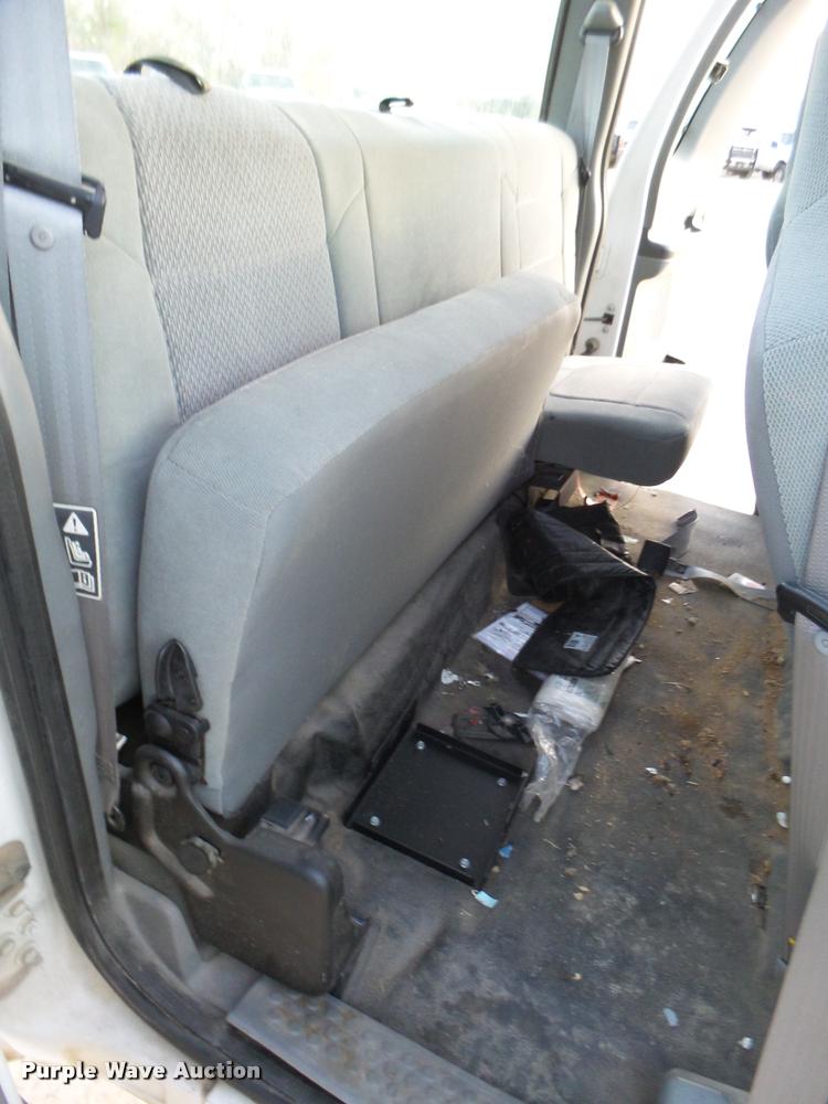 image for item DB2453 2004 Ford F350 Super Duty SuperCab pickup truck cab and chassis