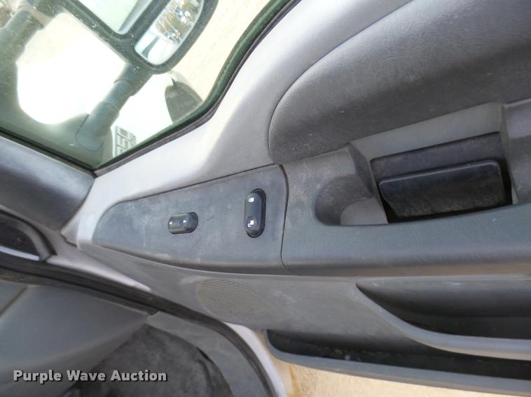 image for item DB2453 2004 Ford F350 Super Duty SuperCab pickup truck cab and chassis