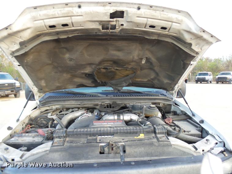 image for item DB2453 2004 Ford F350 Super Duty SuperCab pickup truck cab and chassis